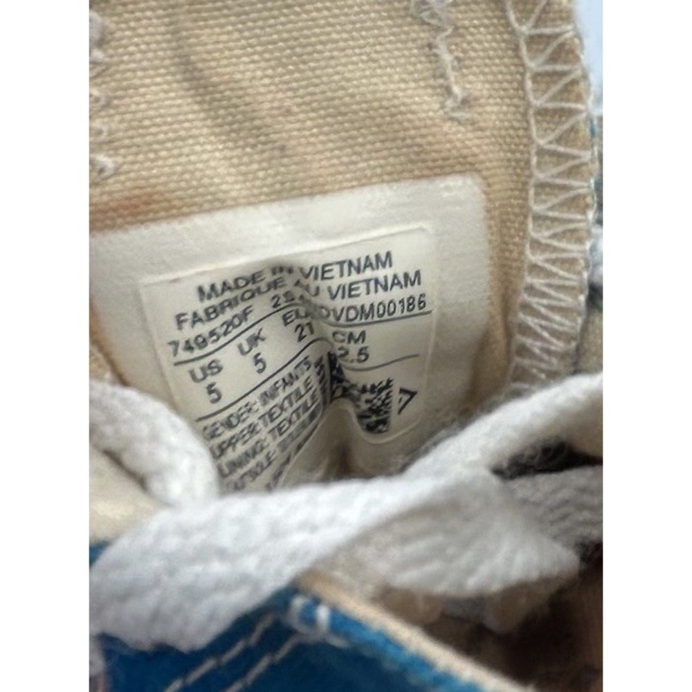 Blue Converse Toddler Size 5 - Picture 6 of 7